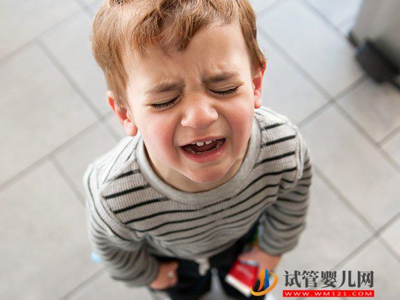 孩子无故哭闹，爸妈应该怎么办？
